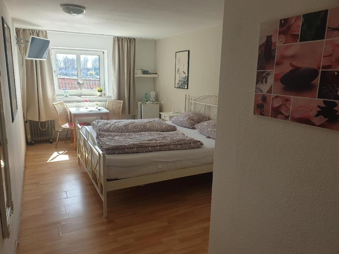 Rooming24, Kleine Pension Lübeck Eksteriør billede